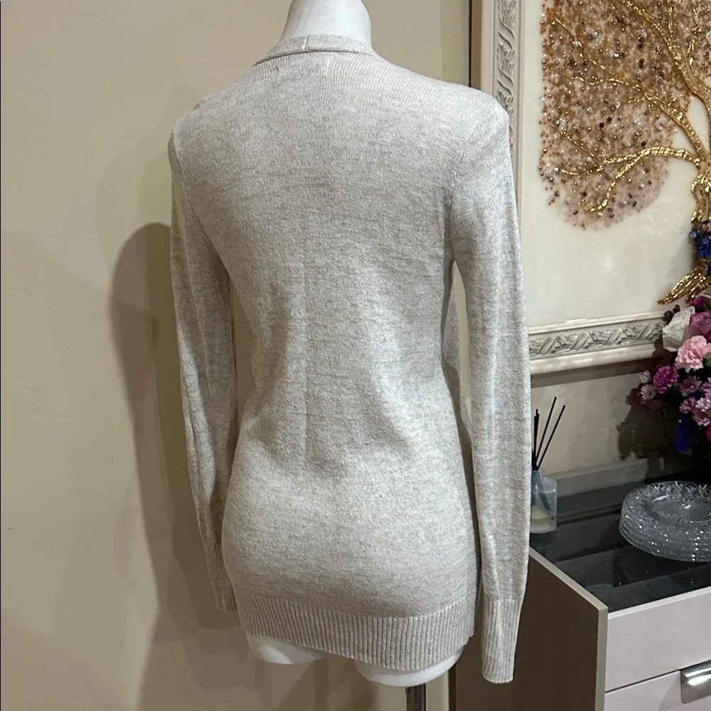 Hollister beige v‑neck
